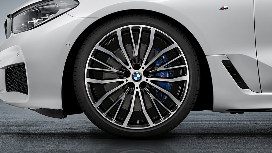 21” V-Spoke 687 in Jet Black Uni, Pirelli 21” V-Spoke 687 in Jet Black Uni, Pirelli